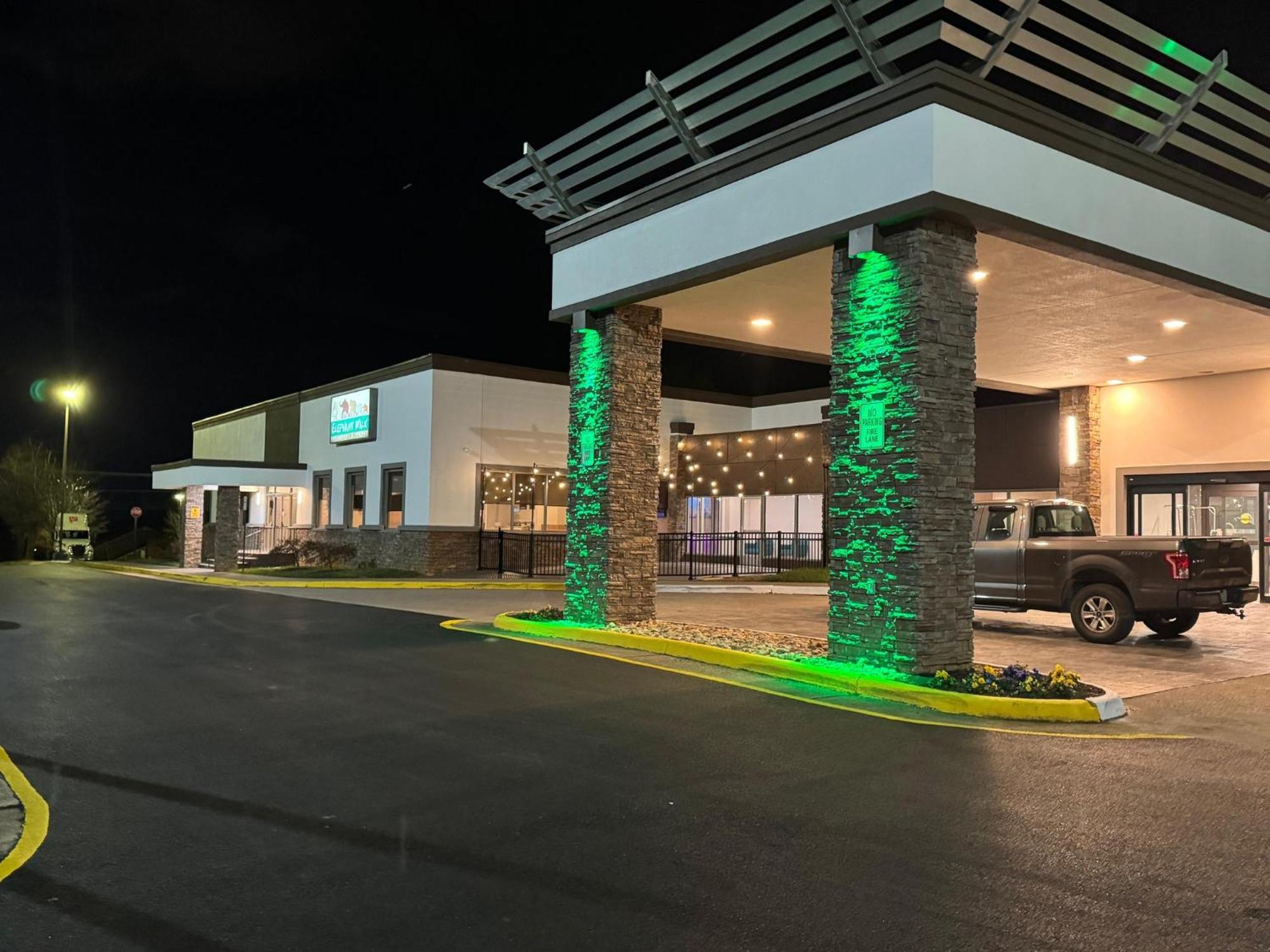 - Tanglewood Route 419 & I 581 By Ihg 2* Roanoke